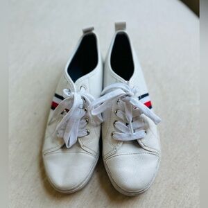 Tommy Hilfiger shoes. Size 8.5M